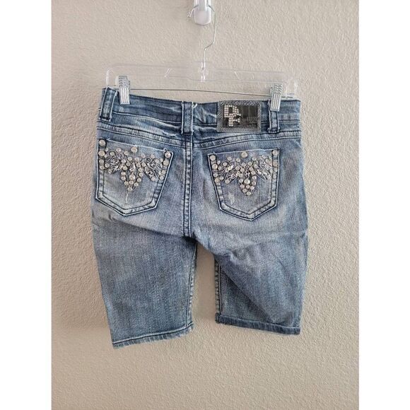 D Fuz Women's Light Wash Blue Rhinestone Embellished Denim Shorts 5/6(Juniors) - Picture 2 of 3